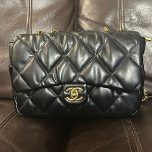 Elegant Black Quilted Chain Bag